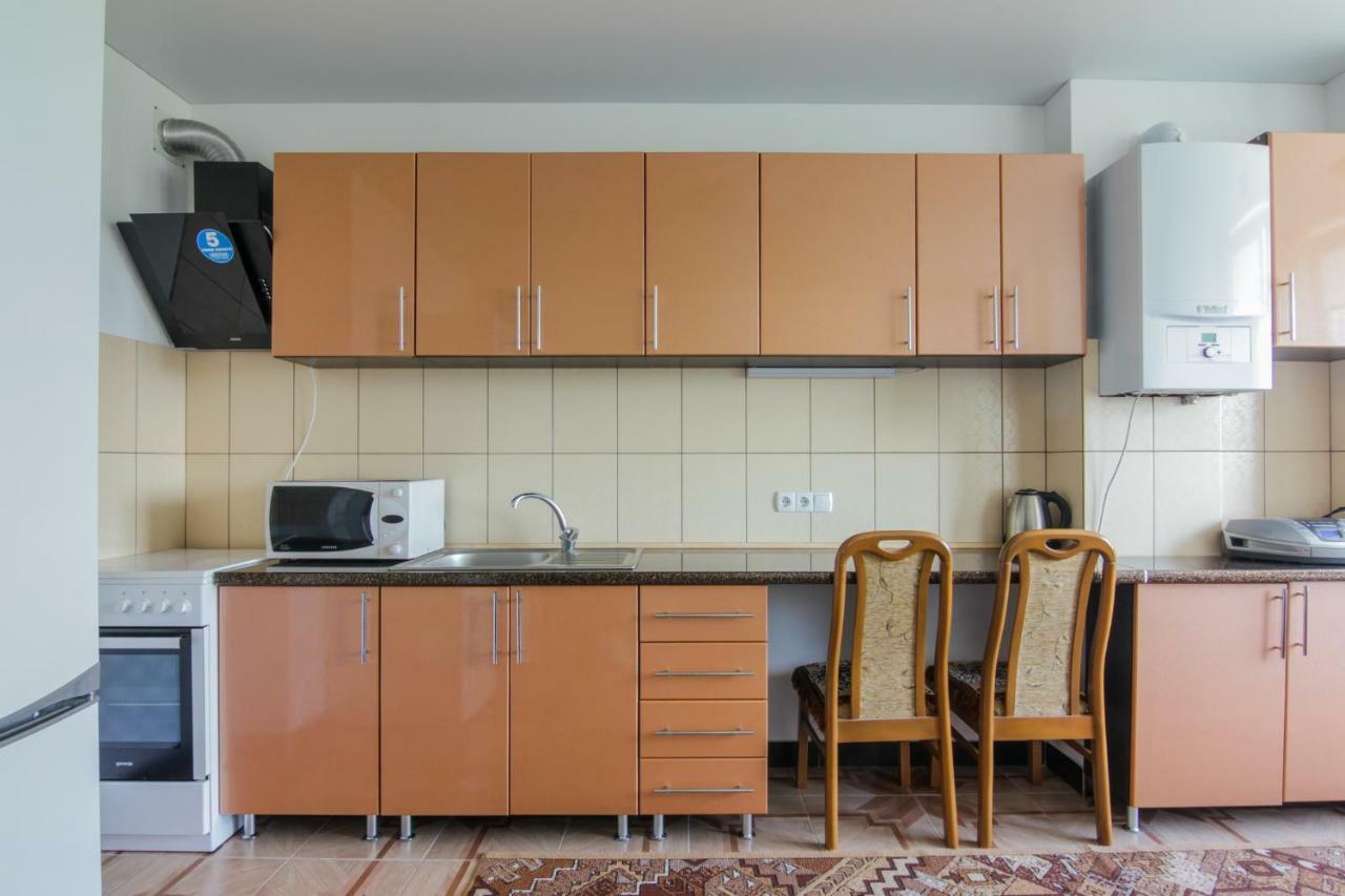 Rooms With Fortetsya View 2 カームヤネツィ・ポジーリシクィイ エクステリア 写真