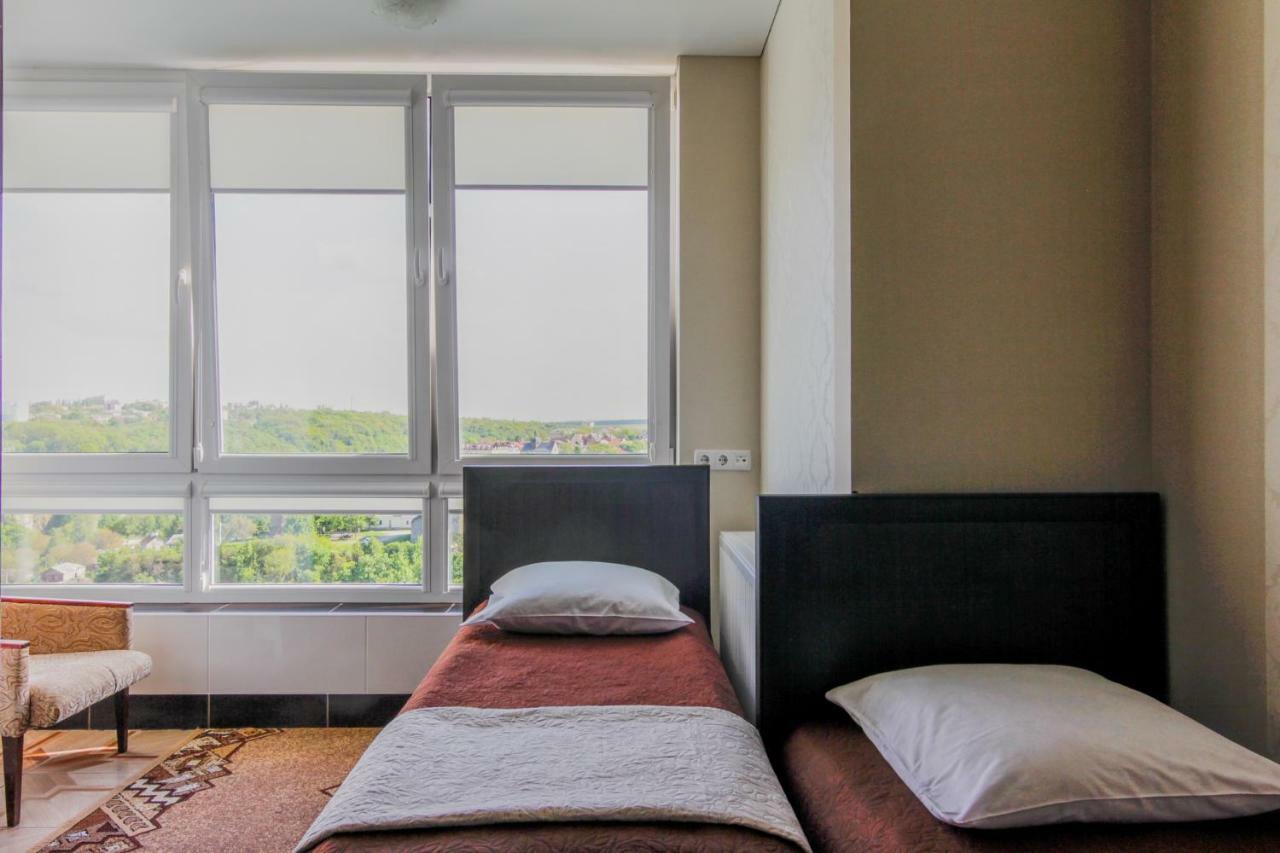 Rooms With Fortetsya View 2 カームヤネツィ・ポジーリシクィイ エクステリア 写真