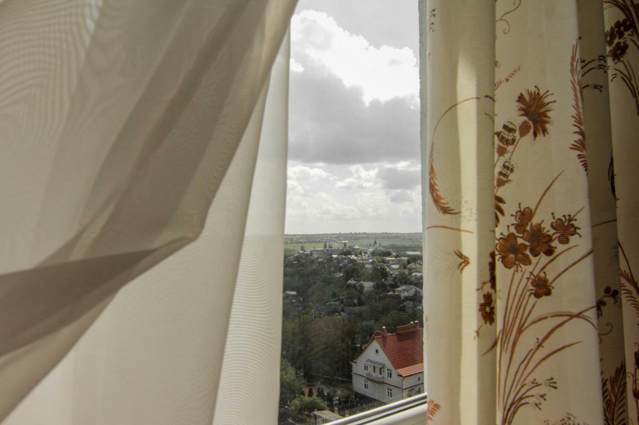 Rooms With Fortetsya View 2 カームヤネツィ・ポジーリシクィイ エクステリア 写真