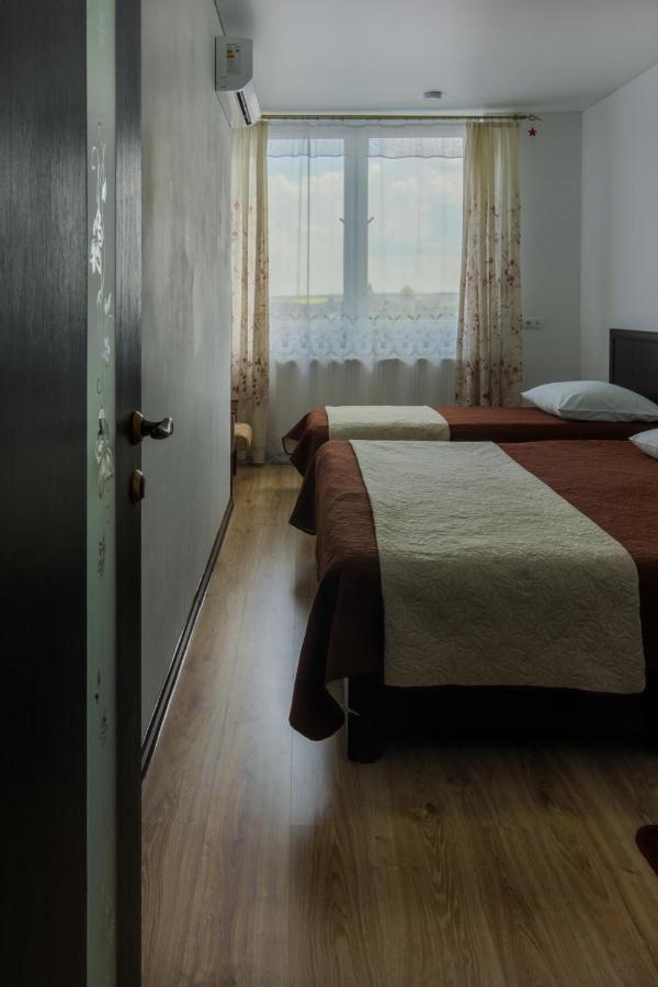 Rooms With Fortetsya View 2 カームヤネツィ・ポジーリシクィイ エクステリア 写真