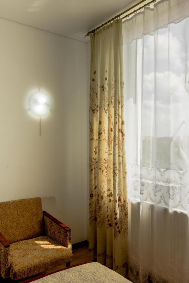 Rooms With Fortetsya View 2 カームヤネツィ・ポジーリシクィイ エクステリア 写真